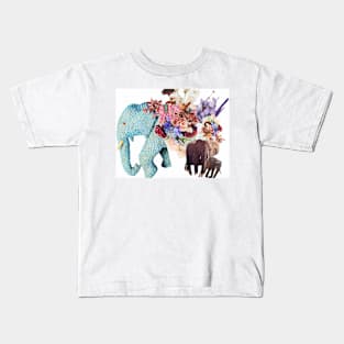 Elephants, remind me of home Kids T-Shirt